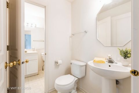 Tiny photo for 4 Arboretum Drive, Lombard, IL 60148 (MLS # 12433016)