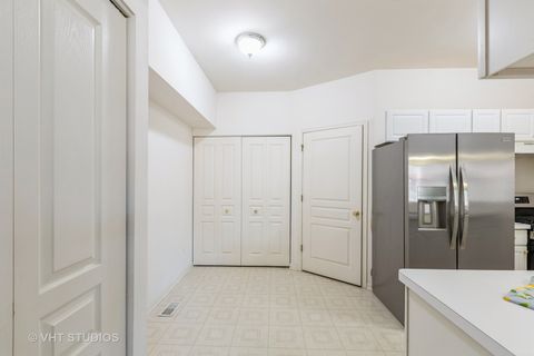 Tiny photo for 4 Arboretum Drive, Lombard, IL 60148 (MLS # 12433016)