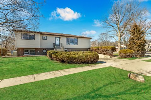Tiny photo for 426 S Cedarcrest Drive, Schaumburg, IL 60193 (MLS # 12580696)