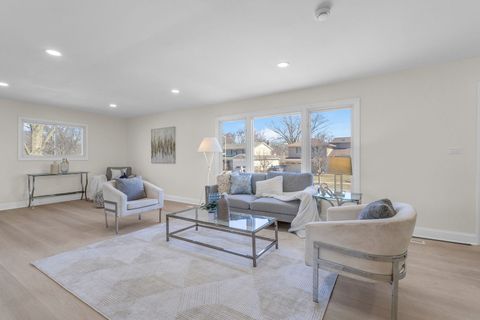 Tiny photo for 426 S Cedarcrest Drive, Schaumburg, IL 60193 (MLS # 12580696)