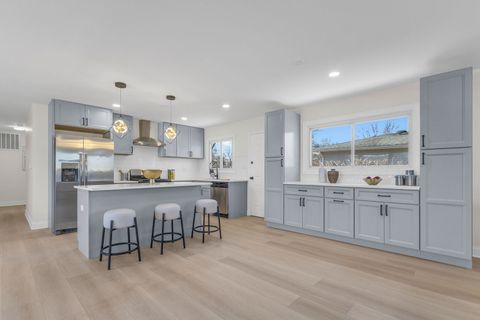 Tiny photo for 426 S Cedarcrest Drive, Schaumburg, IL 60193 (MLS # 12580696)