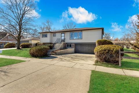 Tiny photo for 426 S Cedarcrest Drive, Schaumburg, IL 60193 (MLS # 12580696)