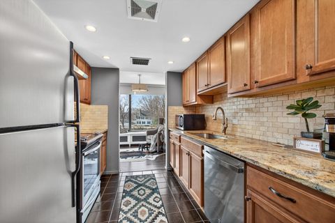 Tiny photo for 1337 21 Avenue #3D, Rock Island, IL 61201 (MLS # 12600715)