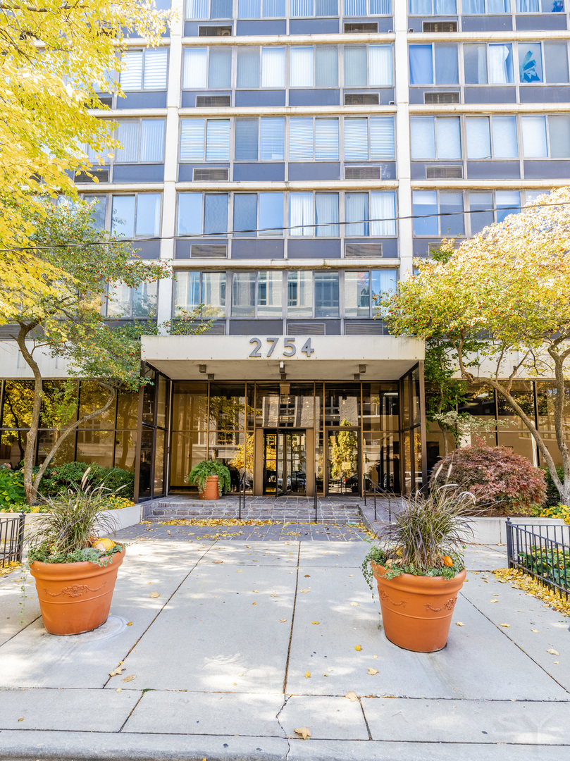 2754 N HAMPDEN Court 2105