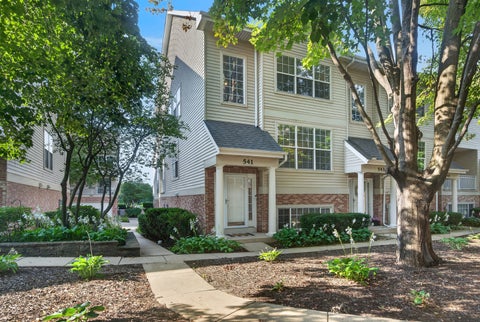Photo of 541 Pheasant Trail, St. Charles, IL 60174 (MLS # 12750124)