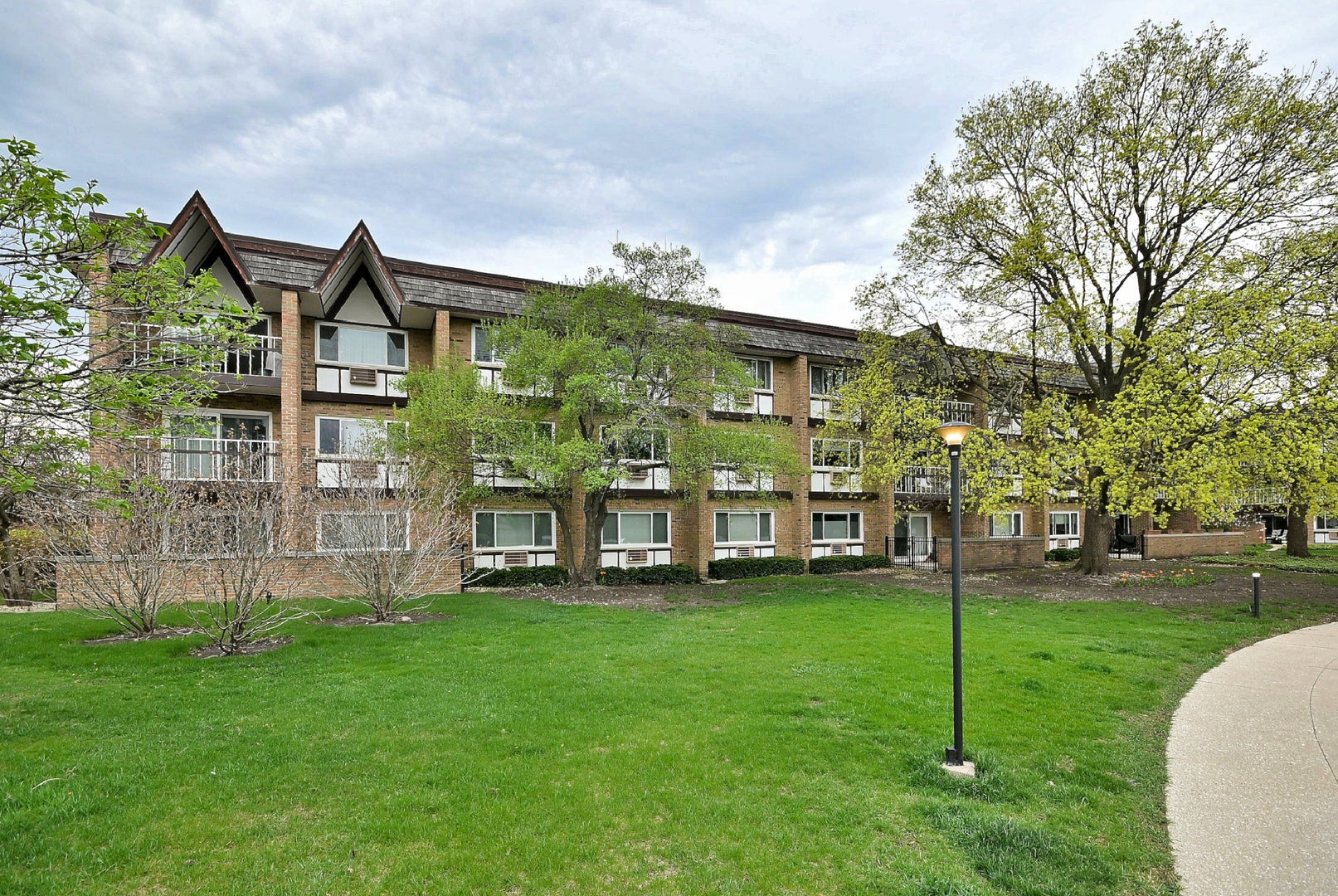 360 Claymoor Avenue 2E