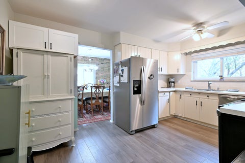 Tiny photo for 360 Claymoor Avenue #2E, Hinsdale, IL 60521 (MLS # 12718962)