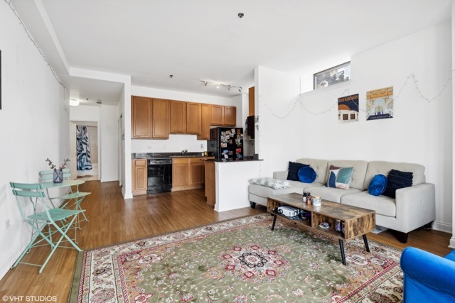 8 W Monroe Street 2010