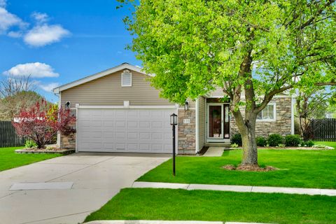 Photo of 115 ABBEYWOOD Circle, Streamwood, IL 60107 (MLS # 12614391)