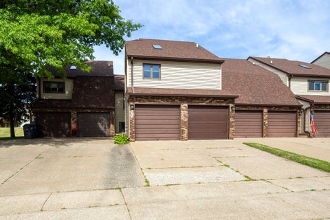 Photo of 3940 Partridge Circle #D, Bettendorf, IA 52722 (MLS # 12676501)
