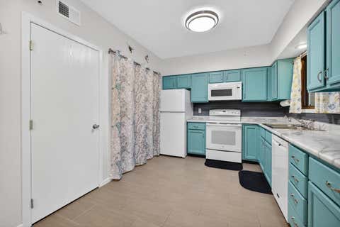 Tiny photo for 3940 Partridge Circle #D, Bettendorf, IA 52722 (MLS # 12676501)
