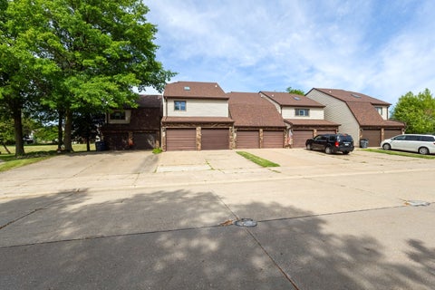 Tiny photo for 3940 Partridge Circle #D, Bettendorf, IA 52722 (MLS # 12676501)
