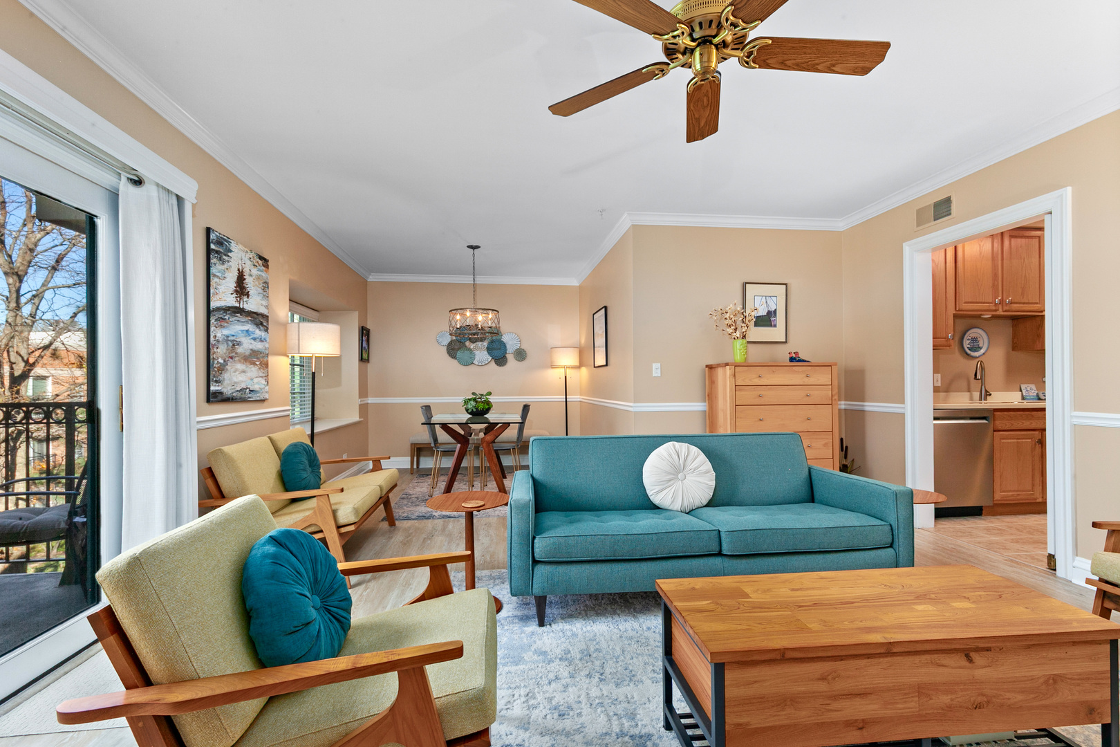 153 E Laurel Avenue 305