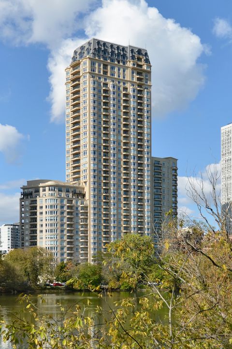 2550 N Lakeview Avenue 2802 Chicago IL 60614