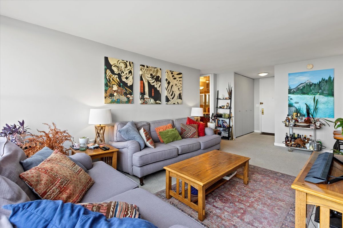 655 W Irving Park Road 4212
