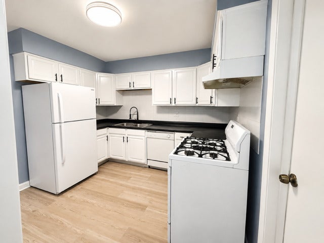 44 King Arthur Court 12