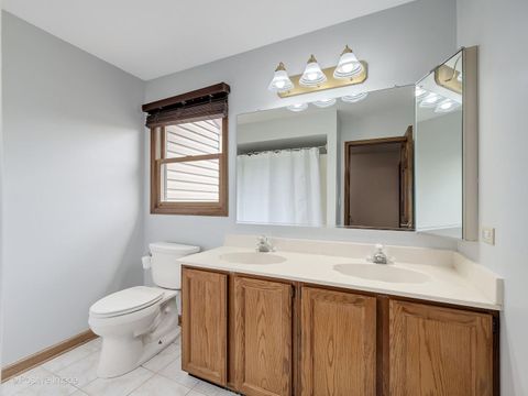 Tiny photo for 612 Stuart Drive, Carol Stream, IL 60188 (MLS # 12601407)