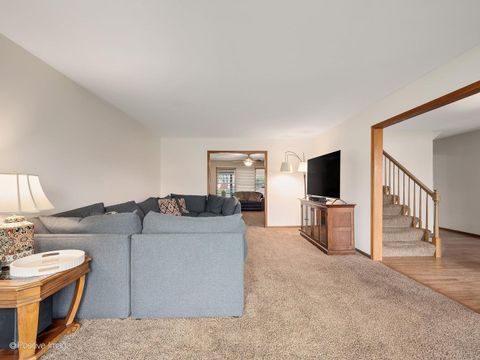 Tiny photo for 612 Stuart Drive, Carol Stream, IL 60188 (MLS # 12601407)