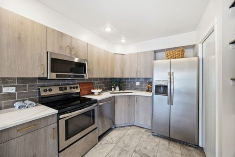 Tiny photo for 761 Garfield Avenue #C, Libertyville, IL 60048 (MLS # 12730318)