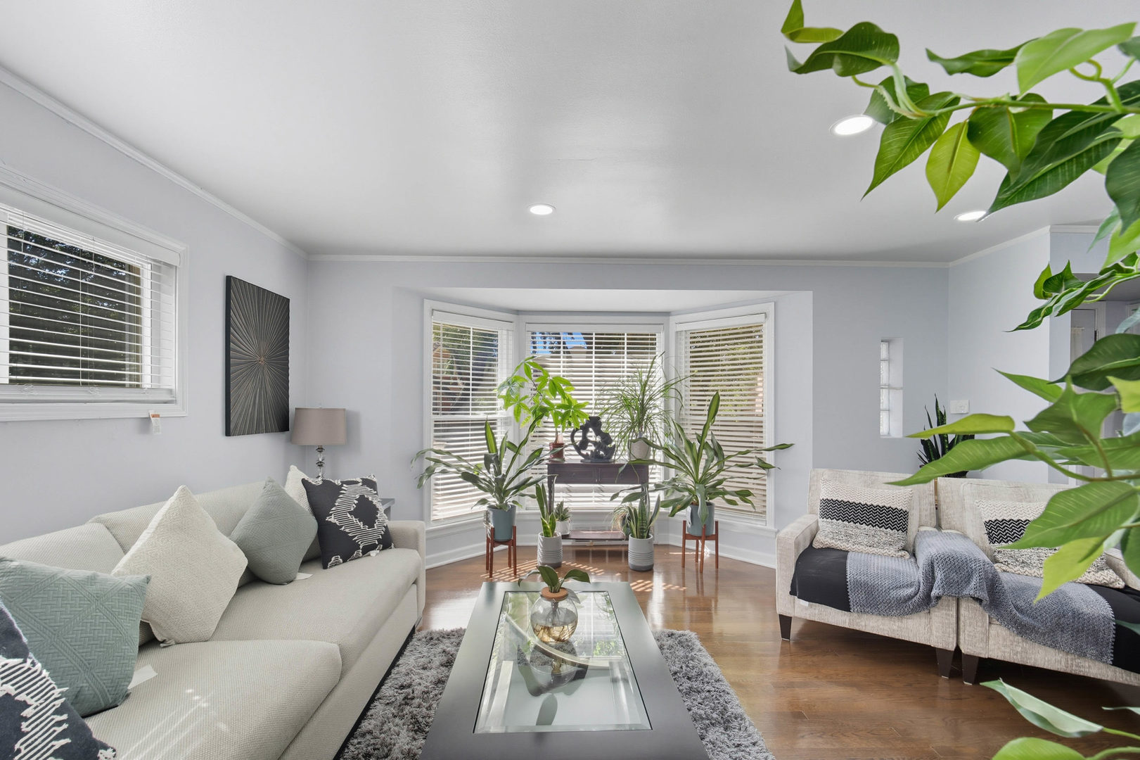 8223 S Sawyer Avenue