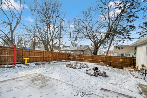 Tiny photo for 1009 Helen Avenue, Joliet, IL 60433 (MLS # 12539151)