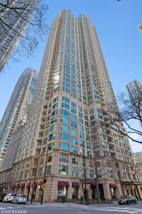 Photo of 25 E Superior Street #2402, Chicago, IL 60611 (MLS # 12434902)