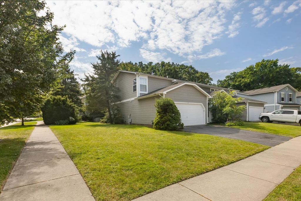 Photo for 3 Dorchester Court, Streamwood, IL 60107 (MLS # 12497445)