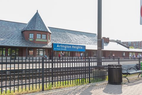 Tiny photo for 2406 N Lafayette Street, Arlington Heights, IL 60004 (MLS # 12547106)