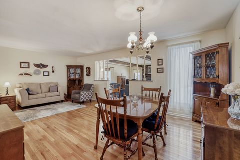 Tiny photo for 2406 N Lafayette Street, Arlington Heights, IL 60004 (MLS # 12547106)