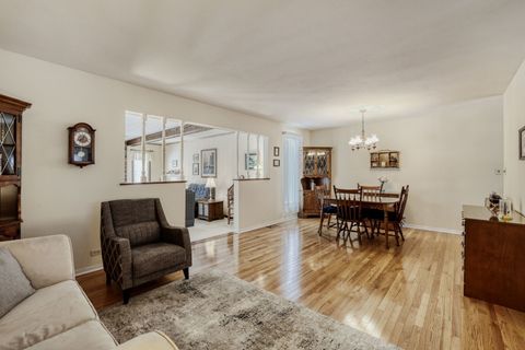 Tiny photo for 2406 N Lafayette Street, Arlington Heights, IL 60004 (MLS # 12547106)