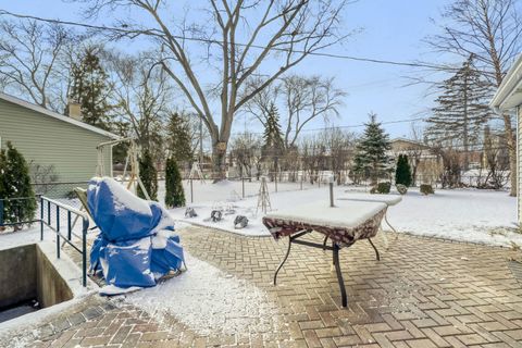 Tiny photo for 2406 N Lafayette Street, Arlington Heights, IL 60004 (MLS # 12547106)