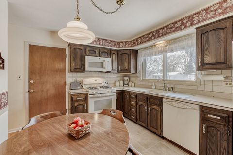 Tiny photo for 2406 N Lafayette Street, Arlington Heights, IL 60004 (MLS # 12547106)