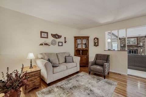 Tiny photo for 2406 N Lafayette Street, Arlington Heights, IL 60004 (MLS # 12547106)