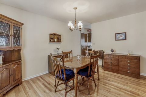 Tiny photo for 2406 N Lafayette Street, Arlington Heights, IL 60004 (MLS # 12547106)