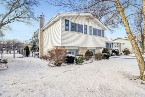 Tiny photo for 2406 N Lafayette Street, Arlington Heights, IL 60004 (MLS # 12547106)