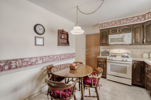 Tiny photo for 2406 N Lafayette Street, Arlington Heights, IL 60004 (MLS # 12547106)