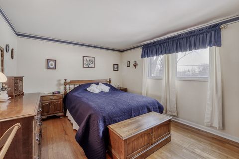 Tiny photo for 2406 N Lafayette Street, Arlington Heights, IL 60004 (MLS # 12547106)