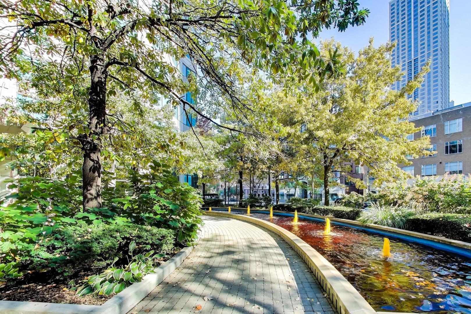 400 N La Salle Street 1209