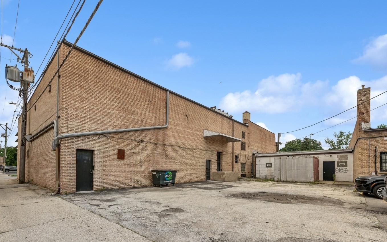 3451 W Peterson Avenue