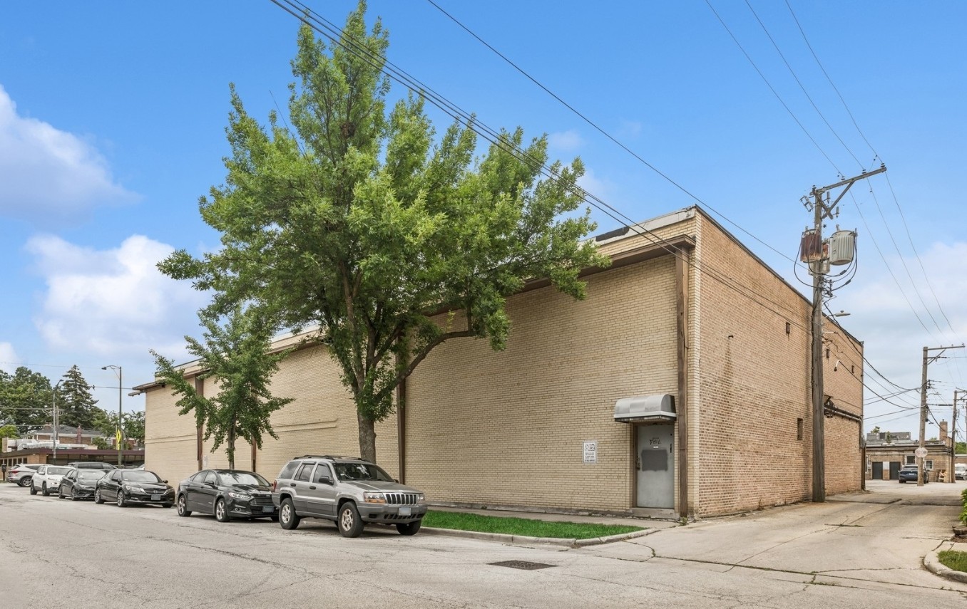 3451 W Peterson Avenue