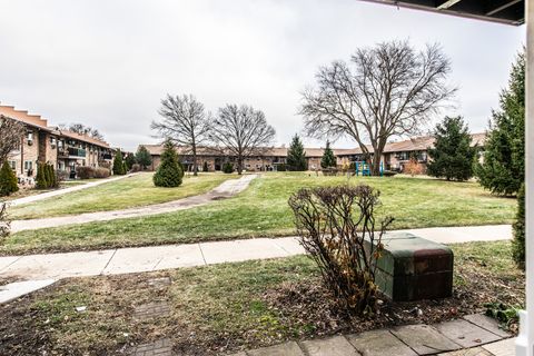Tiny photo for 814 E Old Willow Road #109, Prospect Heights, IL 60070 (MLS # 12548531)