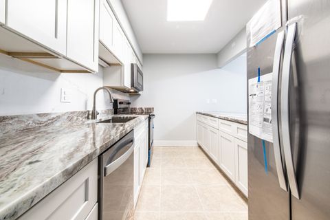 Tiny photo for 814 E Old Willow Road #109, Prospect Heights, IL 60070 (MLS # 12548531)