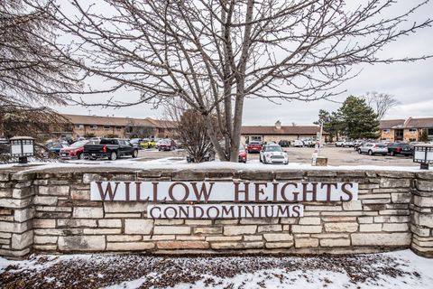 Tiny photo for 814 E Old Willow Road #109, Prospect Heights, IL 60070 (MLS # 12548531)