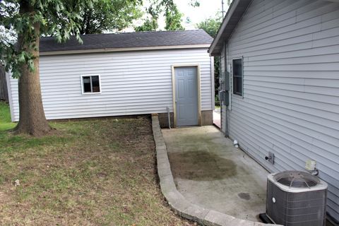 Tiny photo for 613 S Quincy Street, Clinton, IL 61727 (MLS # 12491690)