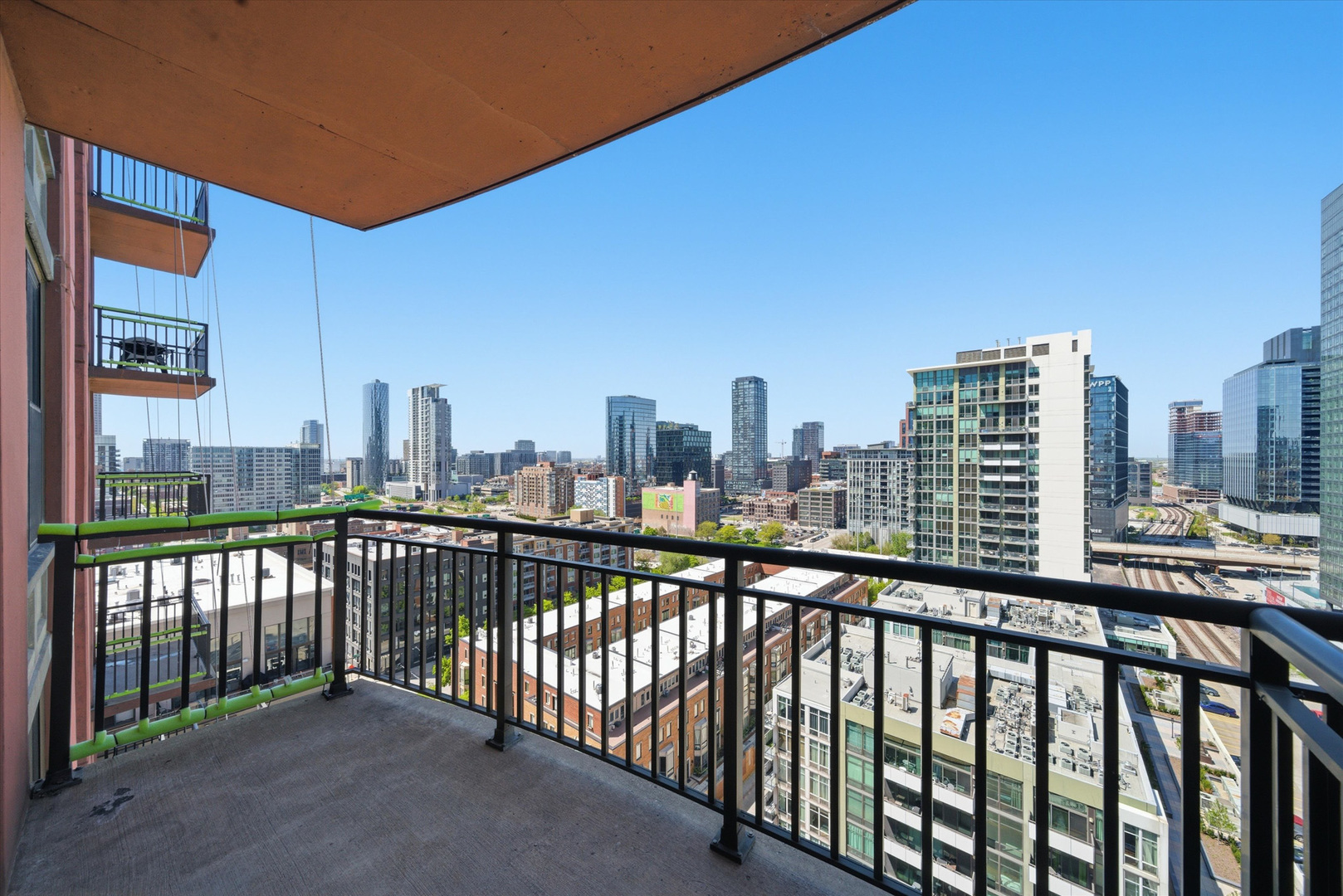 330 N Jefferson Street 1606