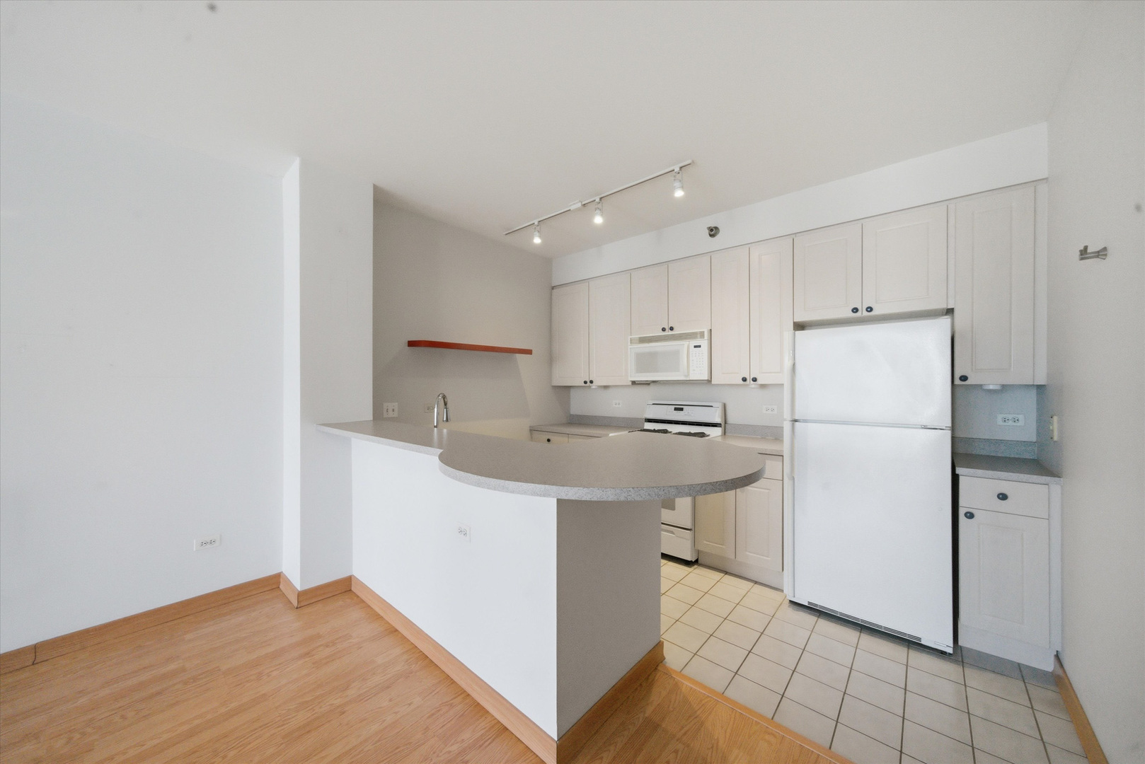 330 N Jefferson Street 1606