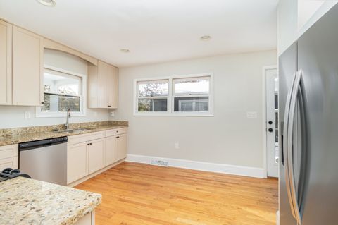 Tiny photo for 230 Bayshore Drive, Lake Bluff, IL 60044 (MLS # 12517892)