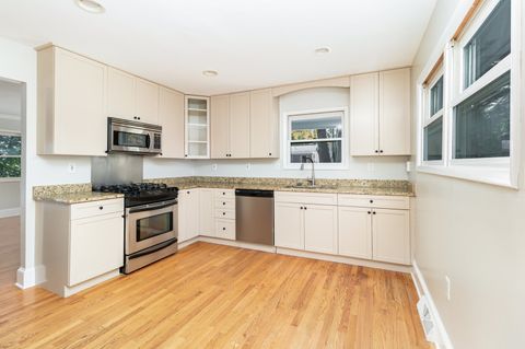 Tiny photo for 230 Bayshore Drive, Lake Bluff, IL 60044 (MLS # 12517892)