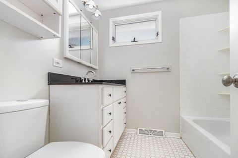 Tiny photo for 230 Bayshore Drive, Lake Bluff, IL 60044 (MLS # 12517892)