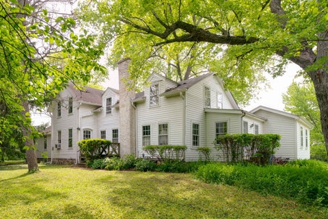 Photo of 30128 N Saint Marys Road, Libertyville, IL 60048 (MLS # 12661027)